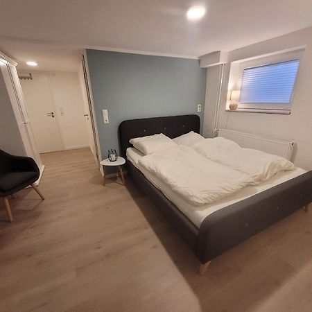 Zimmer Im Souterrain Mit Eigenem Bad Celle Exterior foto